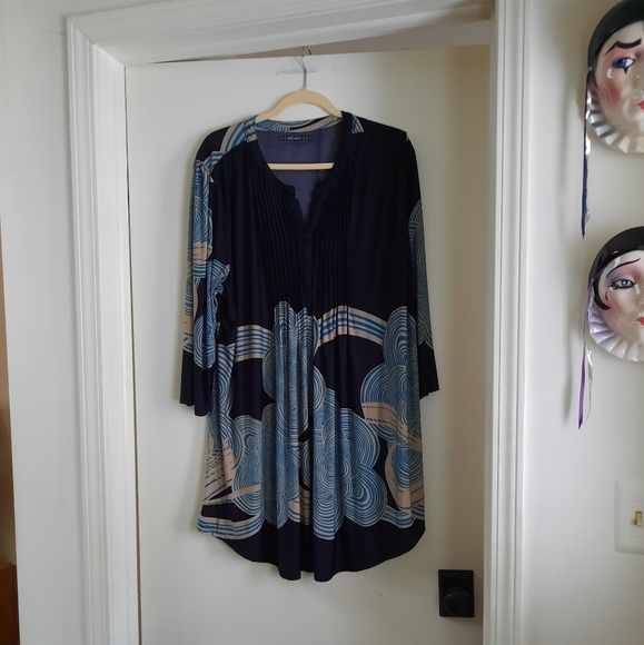 Pleated Front Abstact Design on Black LongTunic - Picture 2 of 7